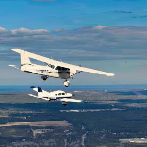 Piper Archer III and Cessna 172 Skyhawk fly in tandem. 